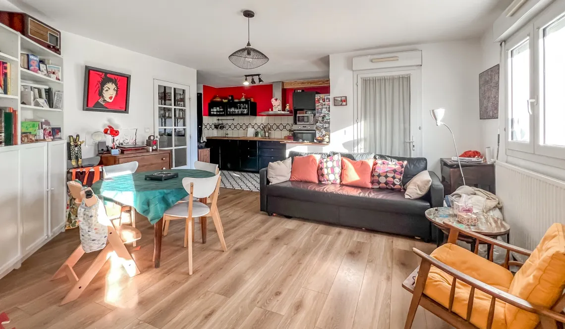 Bayonne St Esprit - Type 3 de 65 m² habitable entièrement rénové, splendide pièce de vie et sa cuisine éqipée. Le +: jardin privatif de 40 m² sans vis à vis