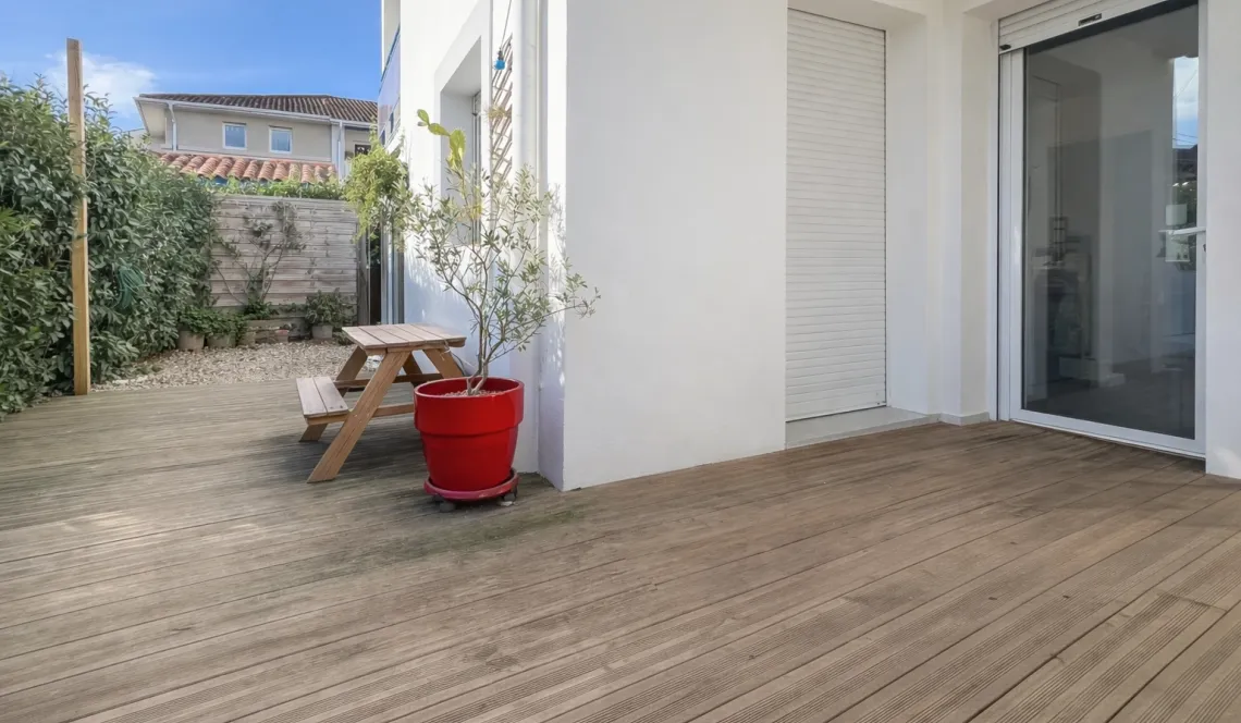 Bayonne St Esprit - Type 3 de 65 m² habitable entièrement rénové, splendide pièce de vie et sa cuisine éqipée. Le +: jardin privatif de 40 m² sans vis à vis