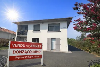 Anglet secteur Hardoy/Lamouly - Belle villa des années 60 en parfait état sur deux niveaux, 3 chambres, 2 salles d’eau sur 582 m² de terrain plat