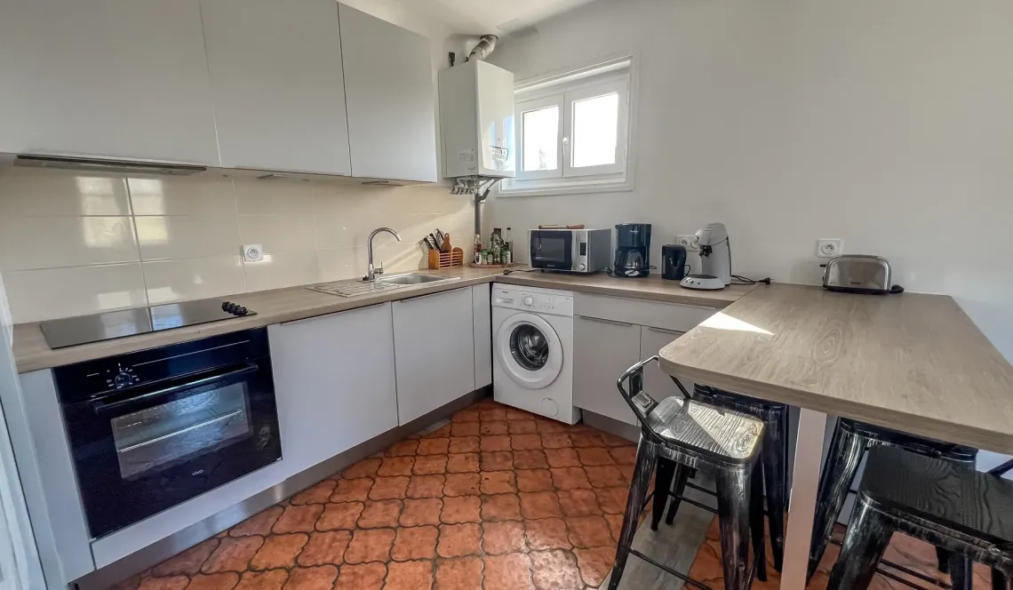 Bayonne au dernier étage dans petite copropriété - Type 3 de 53 m² habitable entièrement rénové en 2021, pièce de vie lumineuse de 20 m² avec sa cuisine