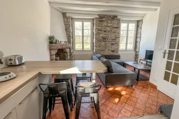 Bayonne au dernier étage dans petite copropriété - Type 3 de 53 m² habitable entièrement rénové en 2021, pièce de vie lumineuse de 20 m² avec sa cuisine