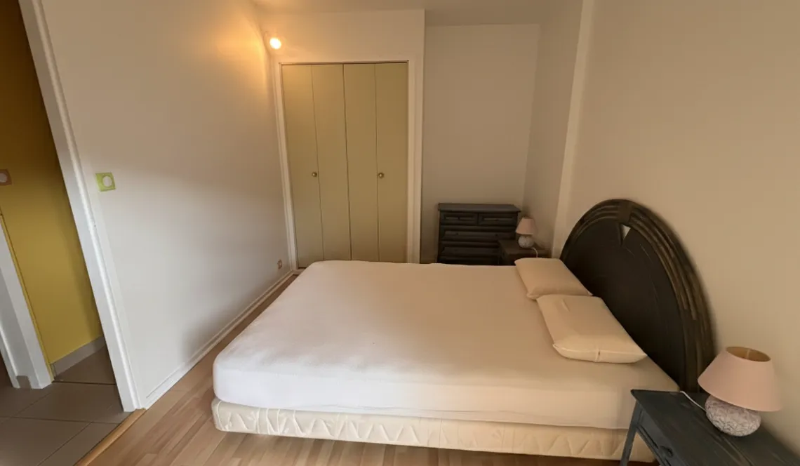 Avant première Biarritz Central - Spacieux type 2 de 50 m², belle pièce de vie et chambre séparée sur terrasse de 10 m². Cave plus place de parking en sous-sol