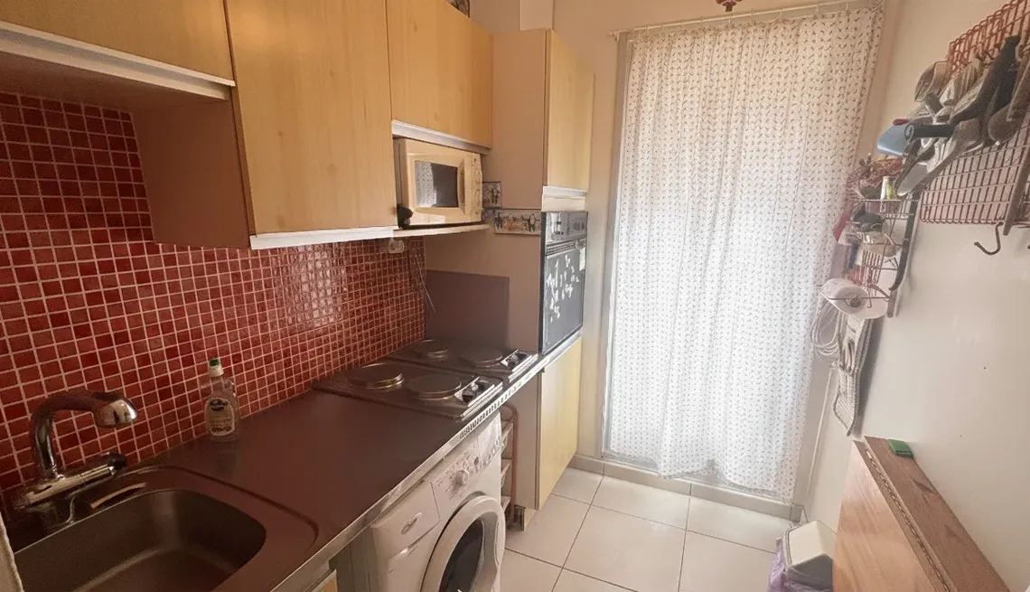 Avant première Biarritz Central - Spacieux type 2 de 50 m², belle pièce de vie et chambre séparée sur terrasse de 10 m². Cave plus place de parking en sous-sol