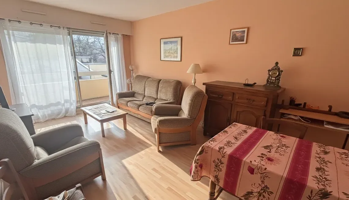 Avant première Biarritz Central - Spacieux type 2 de 50 m², belle pièce de vie et chambre séparée sur terrasse de 10 m². Cave plus place de parking en sous-sol