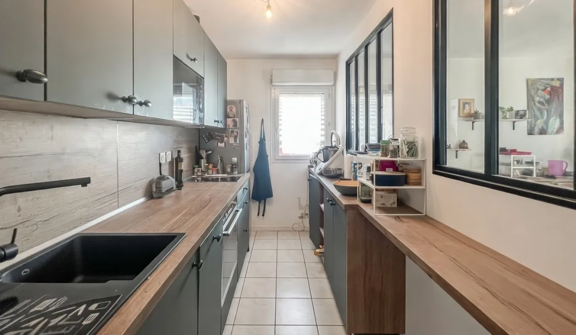 Hauteurs de Bayonne St Esprit - Type 3 de 63 m² habitable, terrasse en prolongement. Cave et deux places de parking complètent le bien!