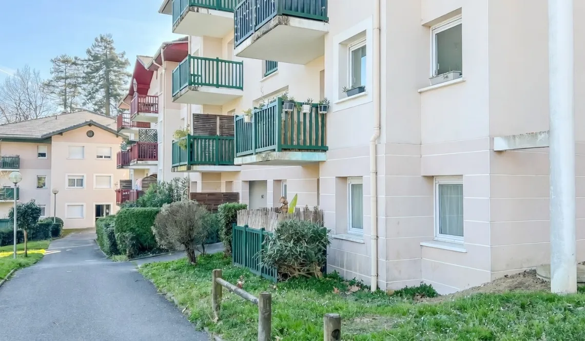 Hauteurs de Bayonne St Esprit - Type 3 de 63 m² habitable, terrasse en prolongement. Cave et deux places de parking complètent le bien!