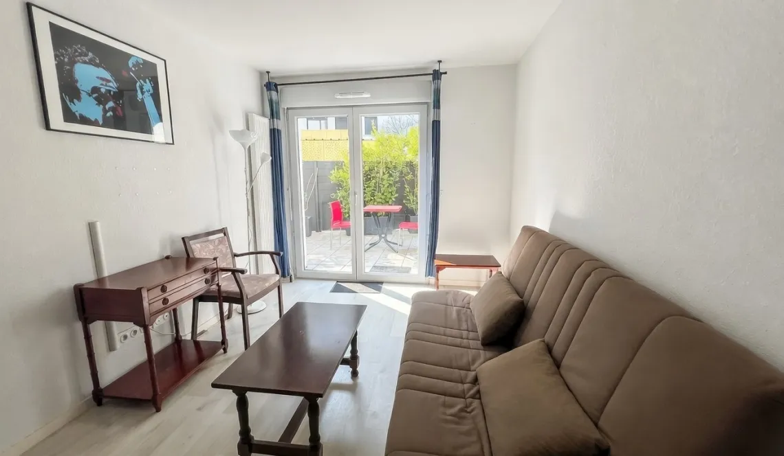 Quartier recherché sur St Esprit - Dans résidence de 2019, joli type 2 de 43 m² habitable et sa terrasse ensoleillée de 15 m² + place de parking en sous-sol