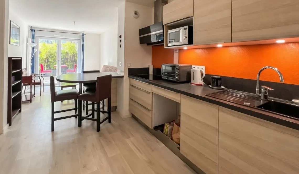 Quartier recherché sur St Esprit - Dans résidence de 2019, joli type 2 de 43 m² habitable et sa terrasse ensoleillée de 15 m² + place de parking en sous-sol