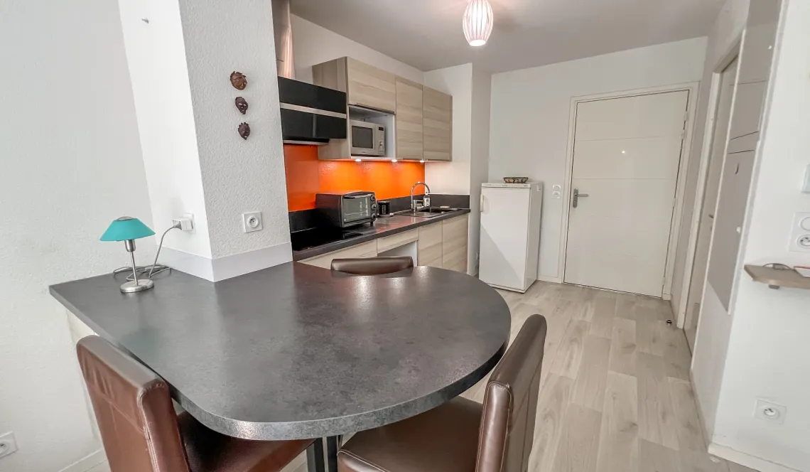 Quartier recherché sur St Esprit - Dans résidence de 2019, joli type 2 de 43 m² habitable et sa terrasse ensoleillée de 15 m² + place de parking en sous-sol