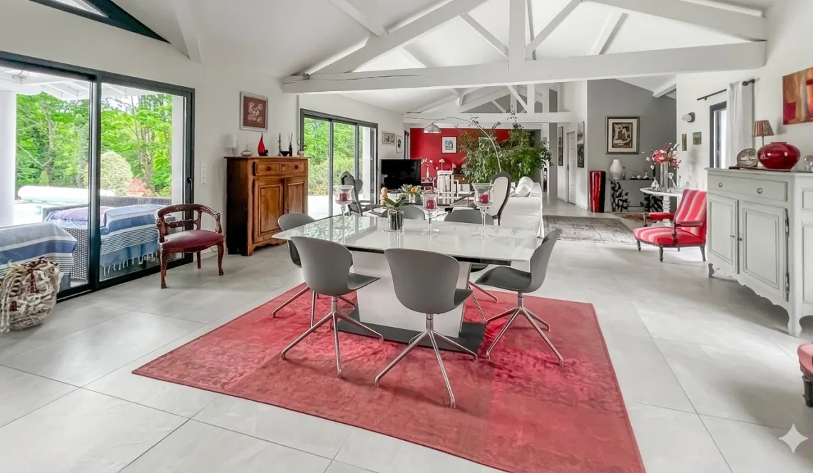 Saint Martin de Seignanx - Environnement exceptionnel pour cette belle propriété contemporaine de 2013 de 180 m² H, volumes généreux, 4 chambres sur parcelle de 2 000 m² et sa piscine