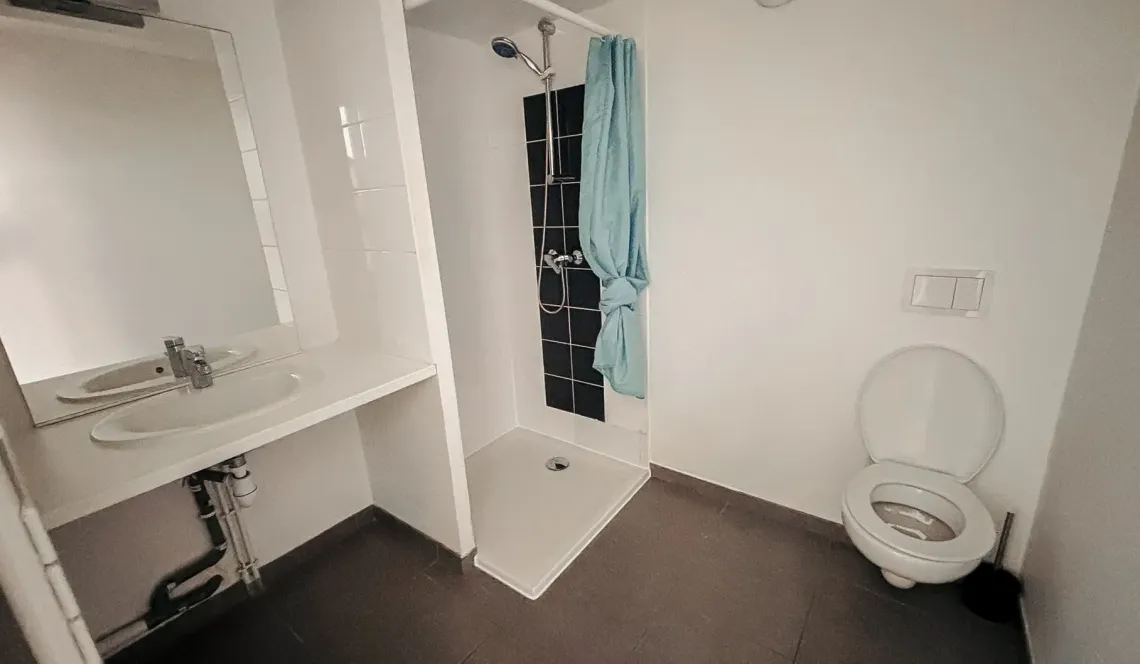 Rare sur Anglet, au calme - Dans résidence de 2016, type 2 de 46 m² habitable, belle pièce de vie sur jolie terrasse de 9 m² + place de parking en sous-sol