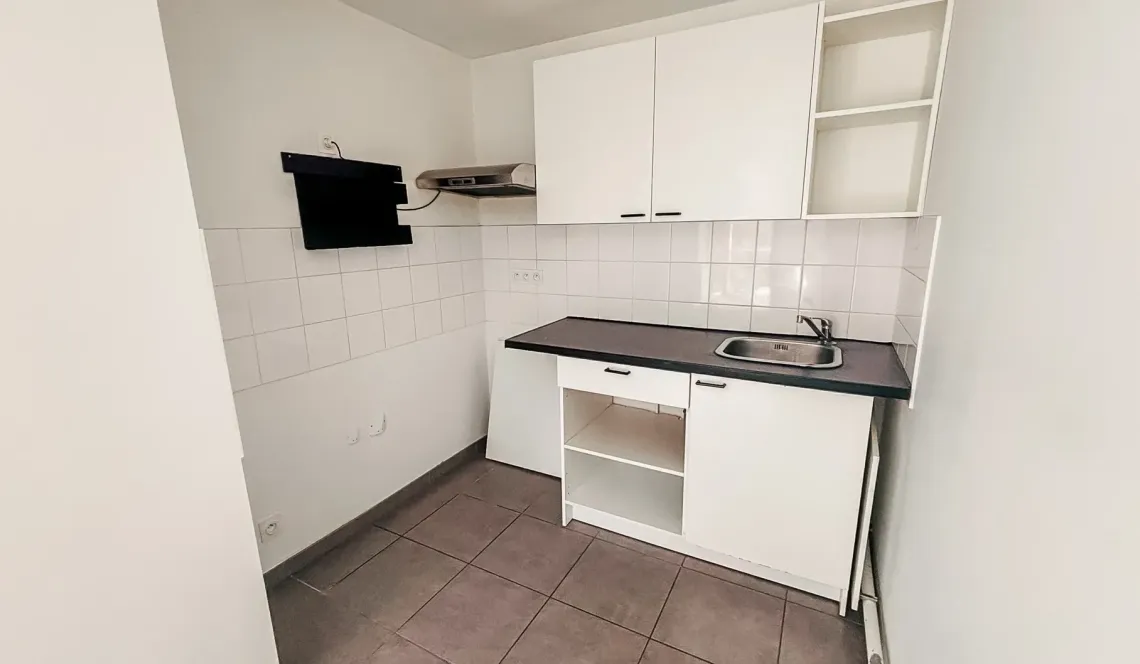 Rare sur Anglet, au calme - Dans résidence de 2016, type 2 de 46 m² habitable, belle pièce de vie sur jolie terrasse de 9 m² + place de parking en sous-sol