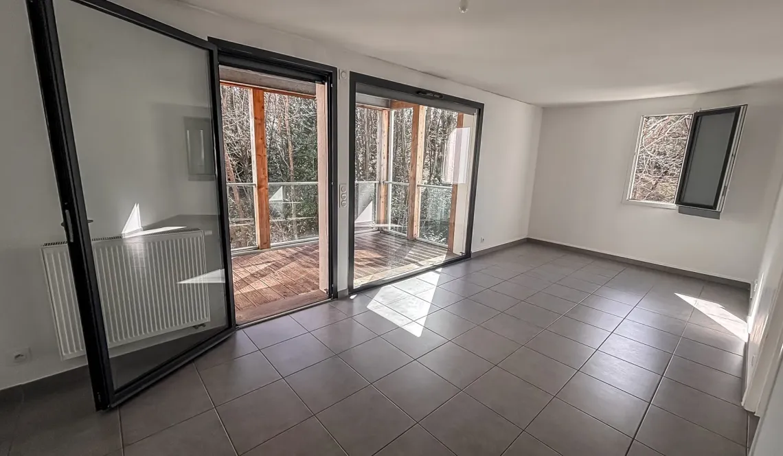 Rare sur Anglet, au calme - Dans résidence de 2016, type 2 de 46 m² habitable, belle pièce de vie sur jolie terrasse de 9 m² + place de parking en sous-sol