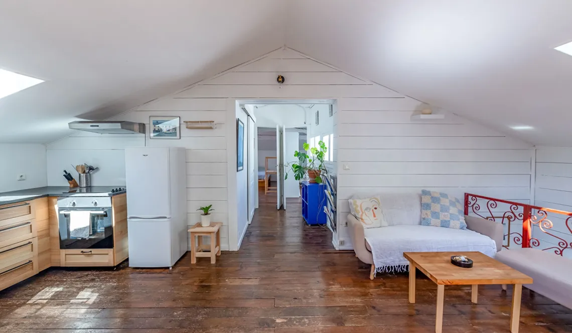 Bayonne - Plein de charme pour ce joli type 3 de 66 m² habitable en volumes mansardés, une magnifique ambiance s’y dégage!