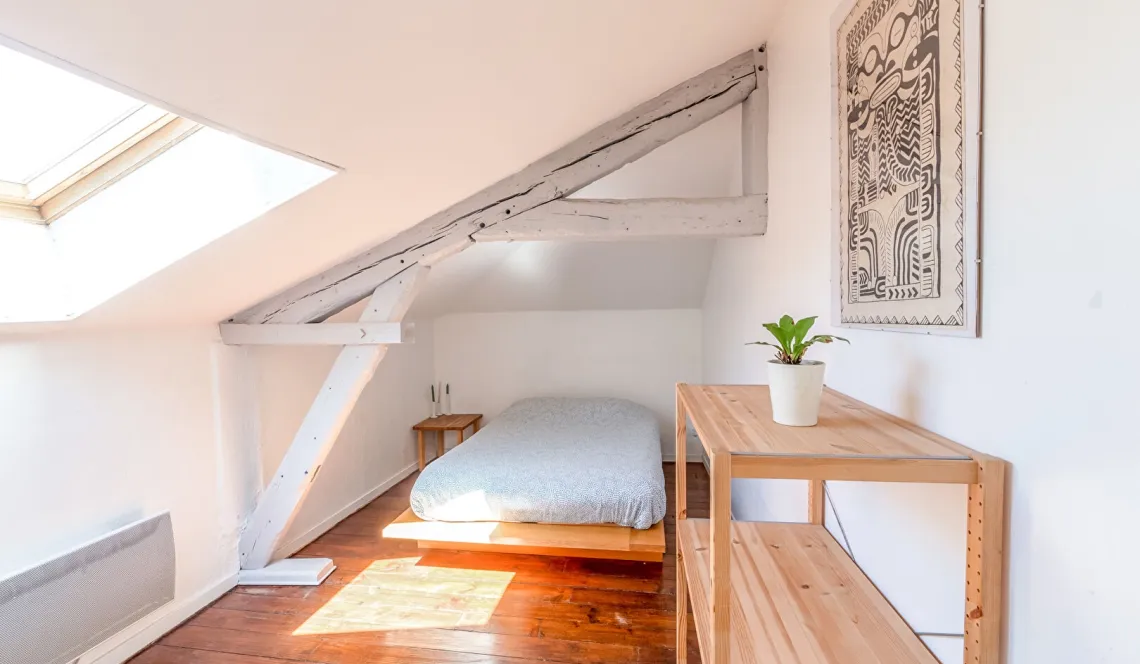 Bayonne - Plein de charme pour ce joli type 3 de 66 m² habitable en volumes mansardés, une magnifique ambiance s’y dégage!