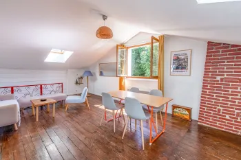 Bayonne - Plein de charme pour ce joli type 3 de 66 m² habitable en volumes mansardés, une magnifique ambiance s’y dégage!