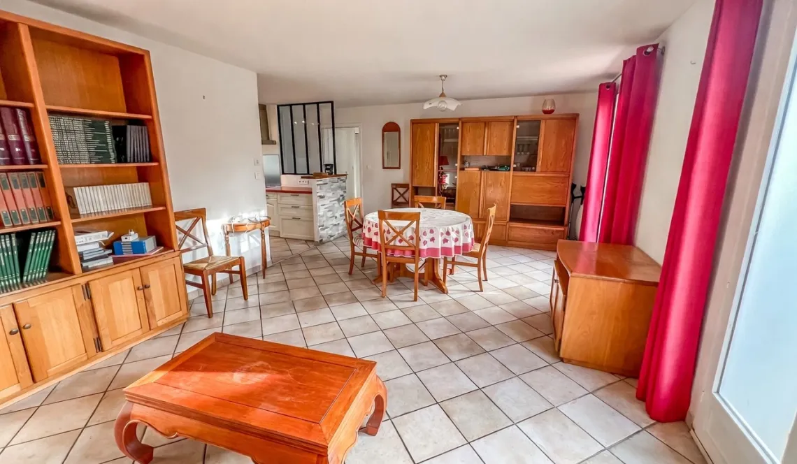 Exclusivité à Boucau - Au calme, agréable plain-pied de 84 m² habitable sur 317 m² de terrain, 3 chambres + double séjour