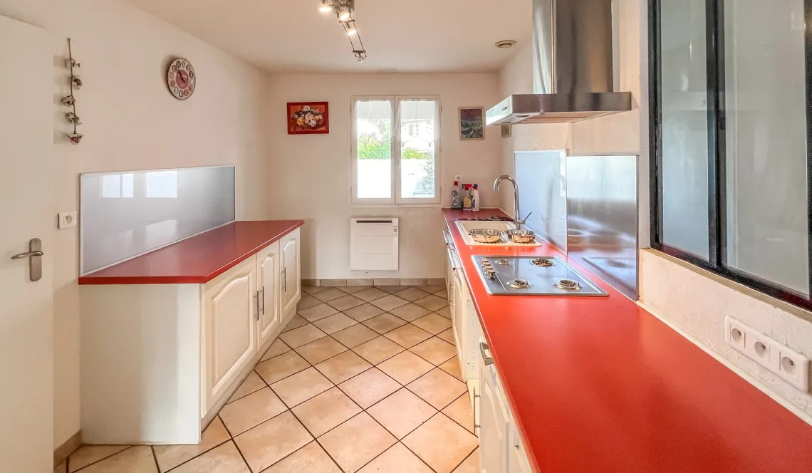 Exclusivité à Boucau - Au calme, agréable plain-pied de 84 m² habitable sur 317 m² de terrain, 3 chambres + double séjour