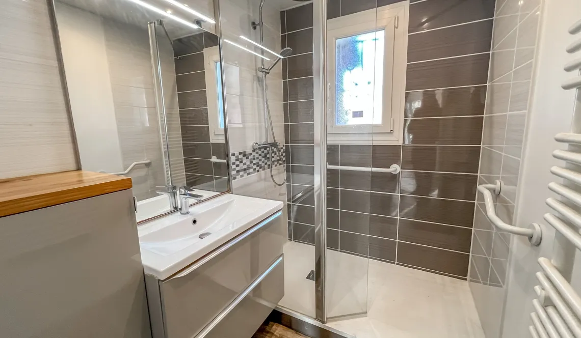 Exclusivité à Boucau - Au calme, agréable plain-pied de 84 m² habitable sur 317 m² de terrain, 3 chambres + double séjour