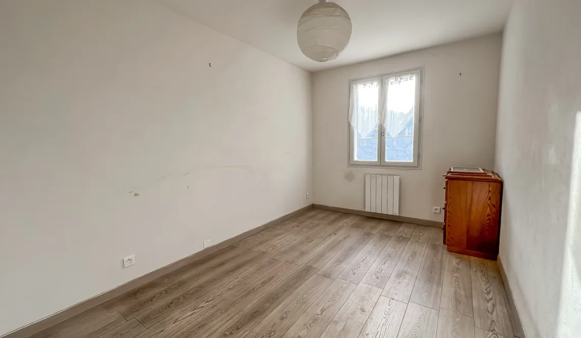 Exclusivité à Boucau - Au calme, agréable plain-pied de 84 m² habitable sur 317 m² de terrain, 3 chambres + double séjour