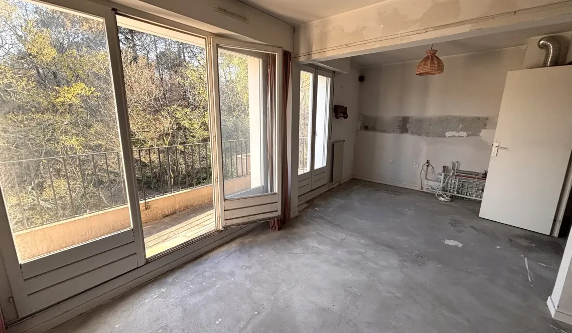 Nouveauté à Anglet - Au dernier étage sans ascenseur, spacieux type 2 de 55 m² habitable à l’état brut + balcon filant + cave + place de parking