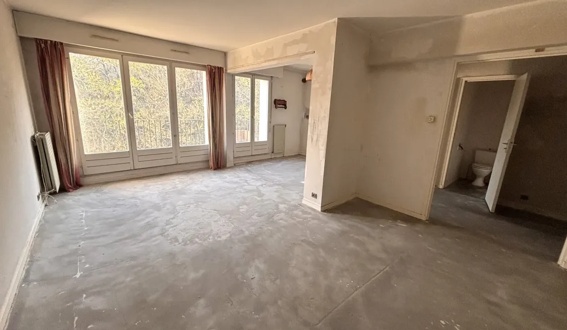 Nouveauté à Anglet - Au dernier étage sans ascenseur, spacieux type 2 de 55 m² habitable à l’état brut + balcon filant + cave + place de parking