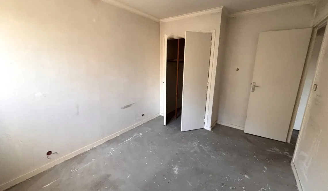 Nouveauté à Anglet - Au dernier étage sans ascenseur, spacieux type 2 de 55 m² habitable à l’état brut + balcon filant + cave + place de parking