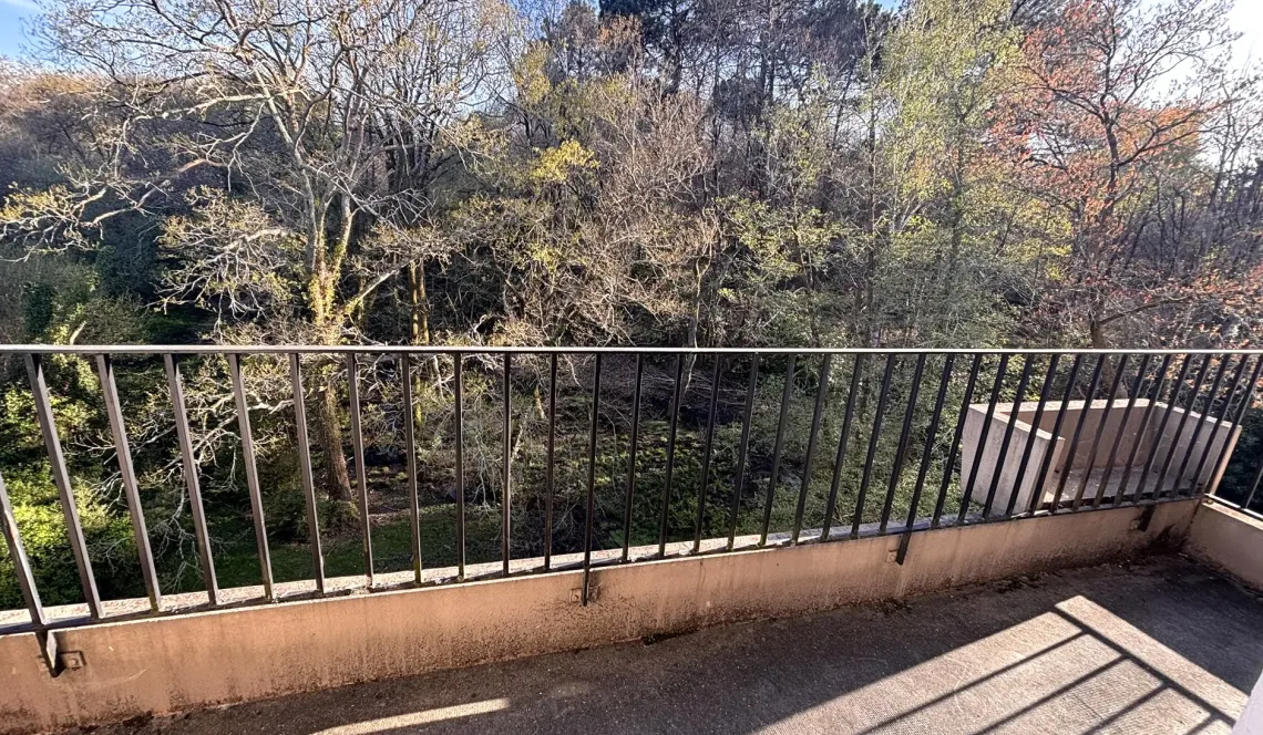 Nouveauté à Anglet - Au dernier étage sans ascenseur, spacieux type 2 de 55 m² habitable à l’état brut + balcon filant + cave + place de parking