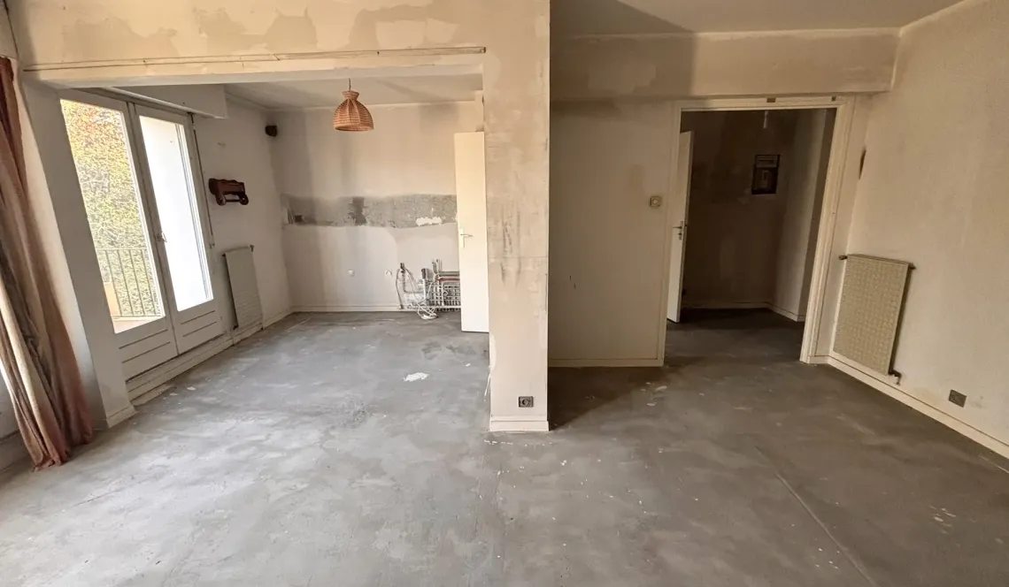 Nouveauté à Anglet - Au dernier étage sans ascenseur, spacieux type 2 de 55 m² habitable à l’état brut + balcon filant + cave + place de parking