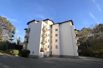 Nouveauté à Anglet - Au dernier étage sans ascenseur, spacieux type 2 de 55 m² habitable à l’état brut + balcon filant + cave + place de parking