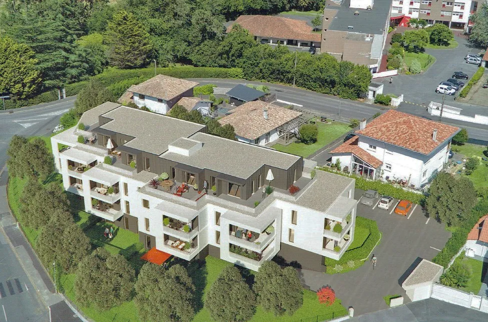Sur Bayonne au calme - Dans résidence de 2020, joli type 3 de 66 m² habitable, pièce de vie de 35 m² sur terrasse abritée de 10 m² + place de parking en sous-sol