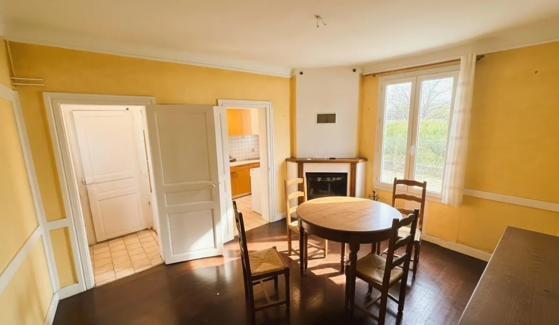 Rare sur Bayonne - Dans la zone St Frédéric, charmante maison des années 30 de 75 m² H sur 2 niveaux, double séjour, 2 chambres sur parcelle de 261 m² + garage.