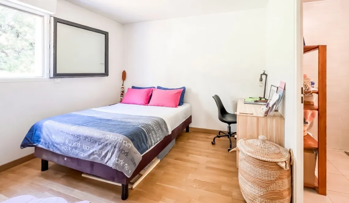 Bayonne les Arènes - Joli type 2 de 42 m2 habitable, beau séjour sur terrasse sans vis à vis, place de parking sous-sol