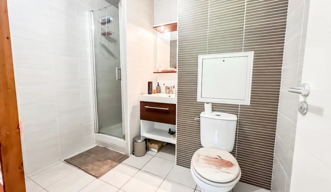 Bayonne les Arènes - Joli type 2 de 42 m2 habitable, beau séjour sur terrasse sans vis à vis, place de parking sous-sol