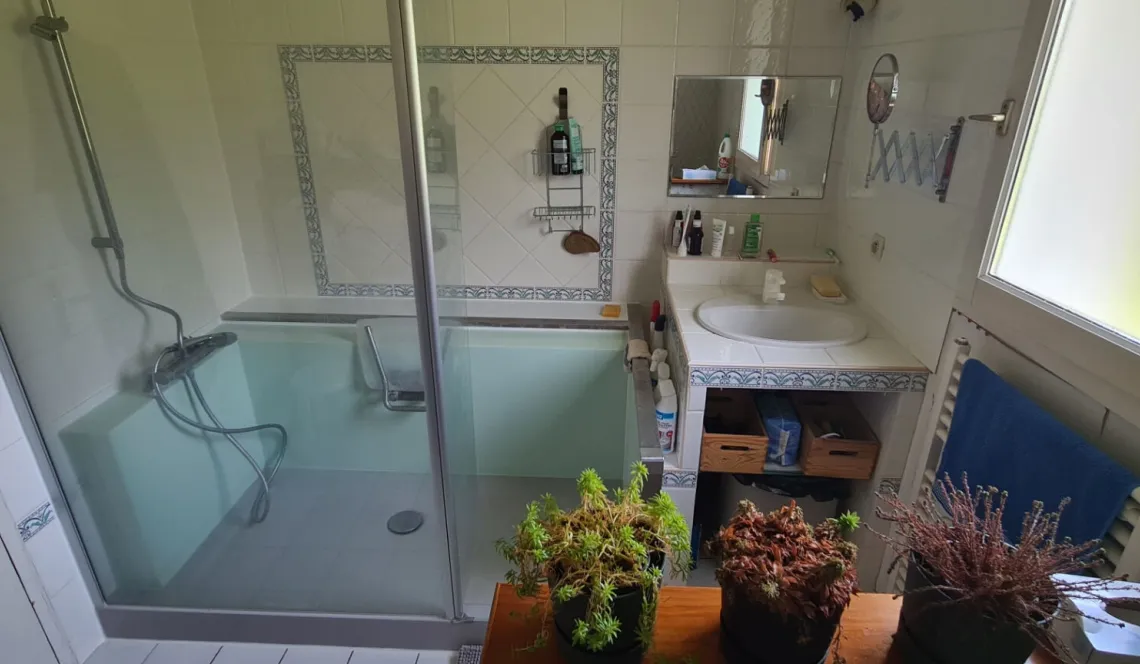 Quartier calme de Mouguerre - Villa de type Basque de 1994 de 113 m² habitable,  3 chambres, garage + 2 terrasses sur jolie parcelle de 1396 m²