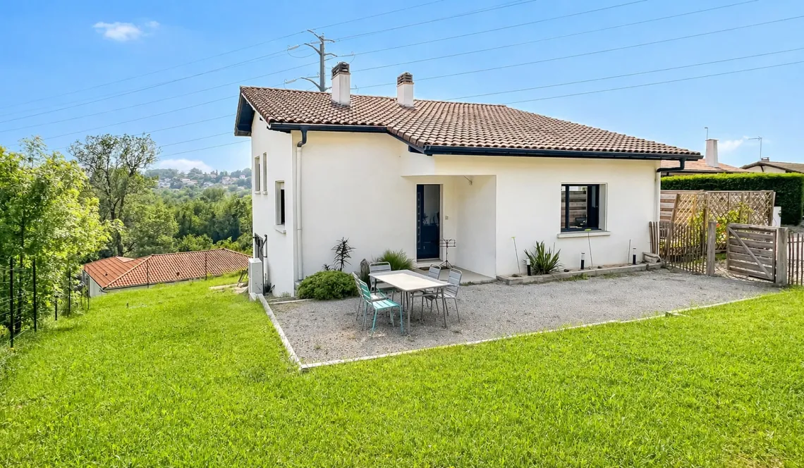 Sur Mouguerre en Exclusivité - Jolie maison entièrement rénovée de 105 m² habitable, 3 chambres, grand séjour lumineux sur 649 m² de terrain