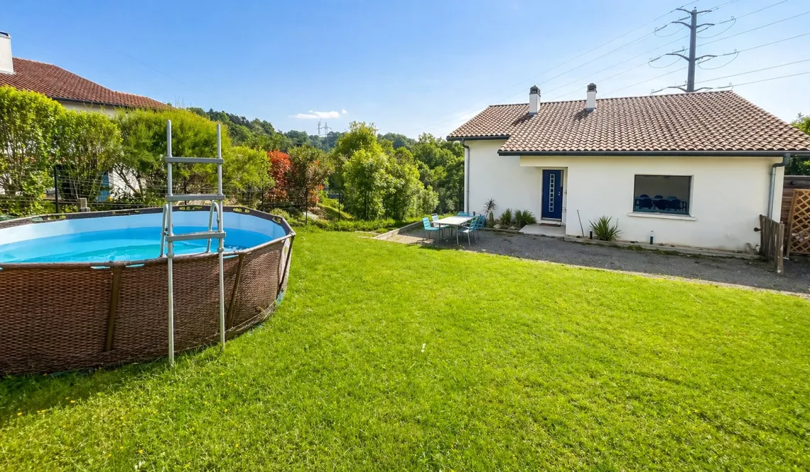 Sur Mouguerre en Exclusivité - Jolie maison entièrement rénovée de 105 m² habitable, 3 chambres, grand séjour lumineux sur 649 m² de terrain