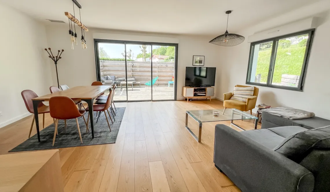 Sur Mouguerre en Exclusivité - Jolie maison entièrement rénovée de 105 m² habitable, 3 chambres, grand séjour lumineux sur 649 m² de terrain