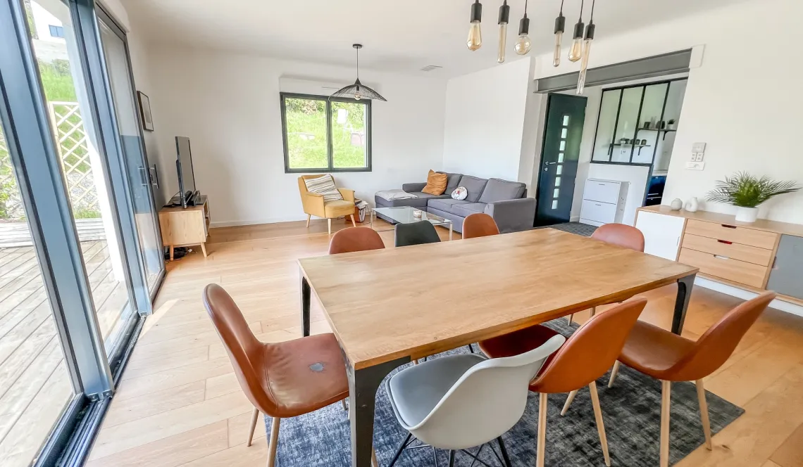 Sur Mouguerre en Exclusivité - Jolie maison entièrement rénovée de 105 m² habitable, 3 chambres, grand séjour lumineux sur 649 m² de terrain