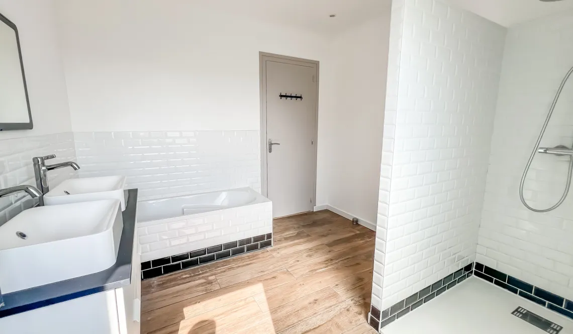 Sur Mouguerre en Exclusivité - Jolie maison entièrement rénovée de 105 m² habitable, 3 chambres, grand séjour lumineux sur 649 m² de terrain