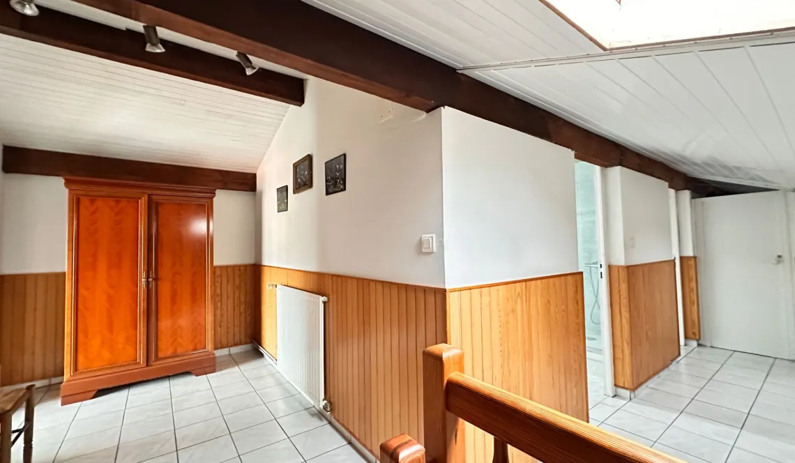 Cambo les Bains - Proche du centre ville et le nez dans la verdure pour cet agréable plain-pied de 167 m² habitable, 4 chambres + garage de 30 m² sur parcelle de 1060 m²