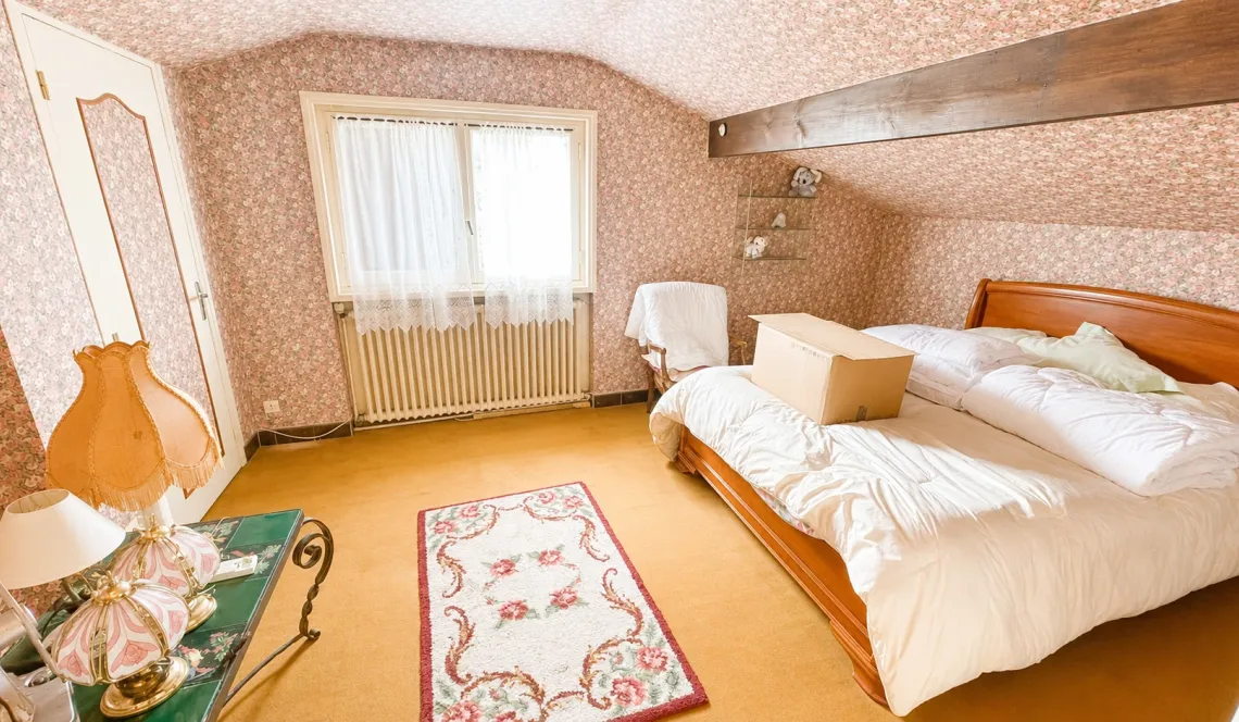 Anglet proche des 5 Cantons - Sur 695 m² de terrain + piscine, adorable traditionnelle des années 60 de 165 m² habitable + dépendances à rafraîchir pour un projet plus que sympa!