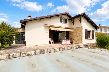 Anglet proche des 5 Cantons - Sur 695 m² de terrain + piscine, adorable traditionnelle des années 60 de 165 m² habitable + dépendances à rafraîchir pour un projet plus que sympa!