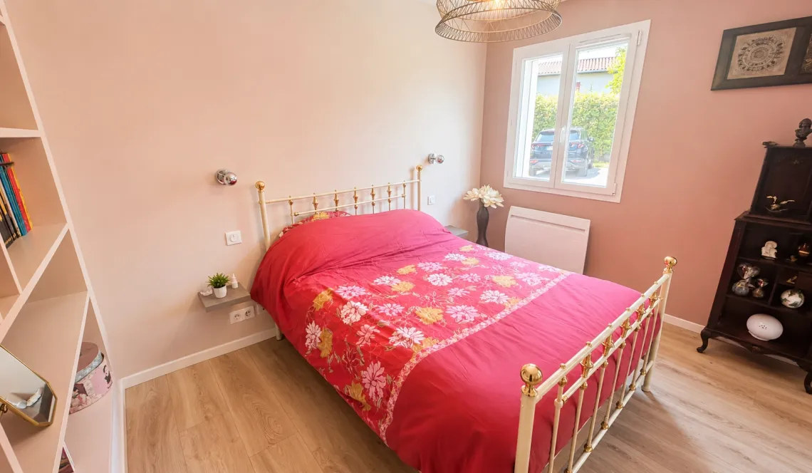 Au bourg de Villefranque - Atypique type 3 de 82 m² habitable et son extérieur/terrasse de 80 m² plein sud, pièce de vie/cuisine US de 38 m², 2 parkings 