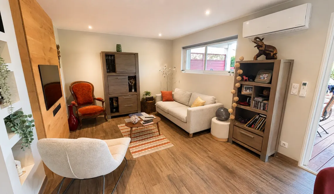 Au bourg de Villefranque - Atypique type 3 de 82 m² habitable et son extérieur/terrasse de 80 m² plein sud, pièce de vie/cuisine US de 38 m², 2 parkings 