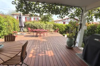 Au bourg de Villefranque - Atypique type 3 de 82 m² habitable et son extérieur/terrasse de 80 m² plein sud, pièce de vie/cuisine US de 38 m², 2 parkings