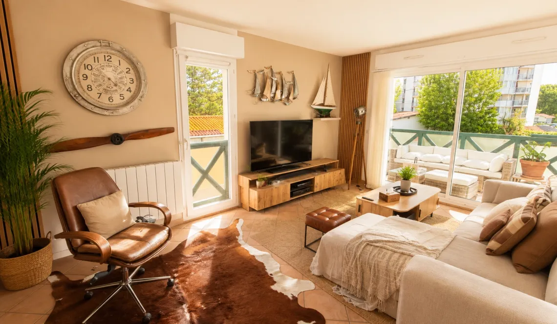 Anglet les 5 Cantons - Joli type 3 de 70 m² habitable dans résidence intimiste des années 1997, 2 terrasses ensoleillées, agréable séjour avec sa jolie cuisine équipée, cellier + place de parking