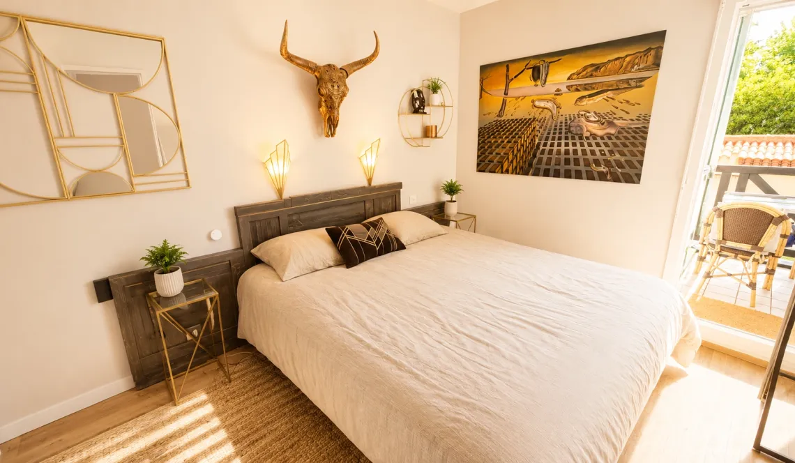 Anglet les 5 Cantons - Joli type 3 de 70 m² habitable dans résidence intimiste des années 1997, 2 terrasses ensoleillées, agréable séjour avec sa jolie cuisine équipée, cellier + place de parking