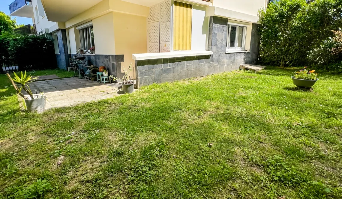 Bayonne Marracq- Adorable et grand type 2 de 60 m² habitable à l’abri des regards avec son grand +: jardin privatif de 50 m². Cave et parking aisé!