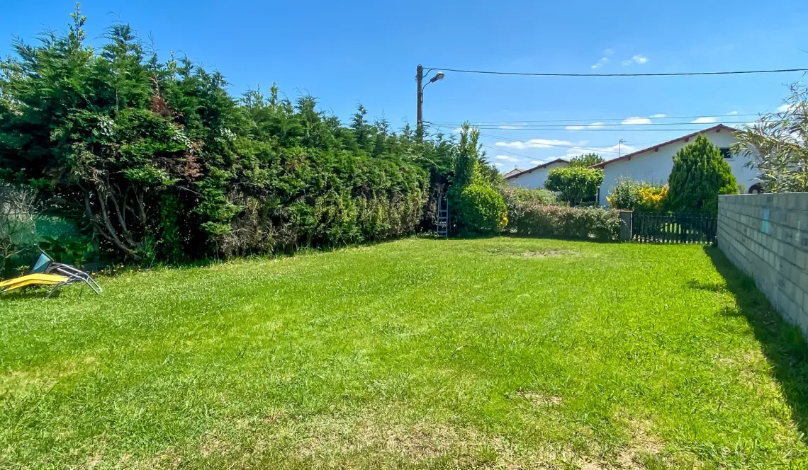 Haut Boucau - Type 2 de 31 m² habitable dans un petit ensemble sur 541 m² de terrain
